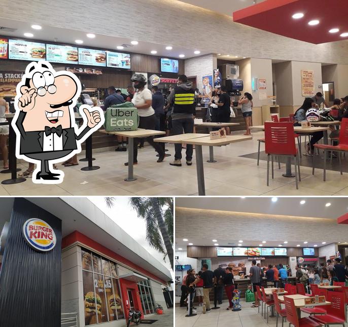 Entre diversos coisas, interior e comida podem ser encontrados no Burger King