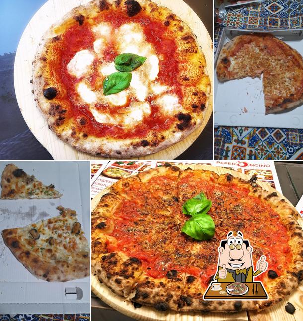 A Pizzeria Peperoncino, puoi prenderti una bella pizza