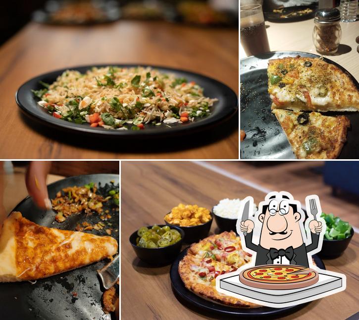 Pick pizza at Octant Pizza, Deccan Mall, Pune