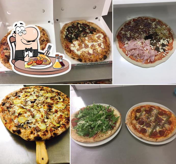 A Pizzeria Da Checco, puoi prenderti una bella pizza