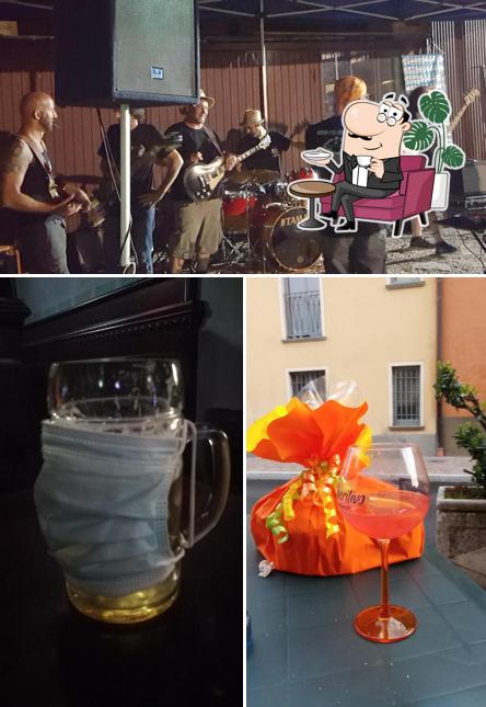 Dai un'occhiata agli interni di Bar Goblin