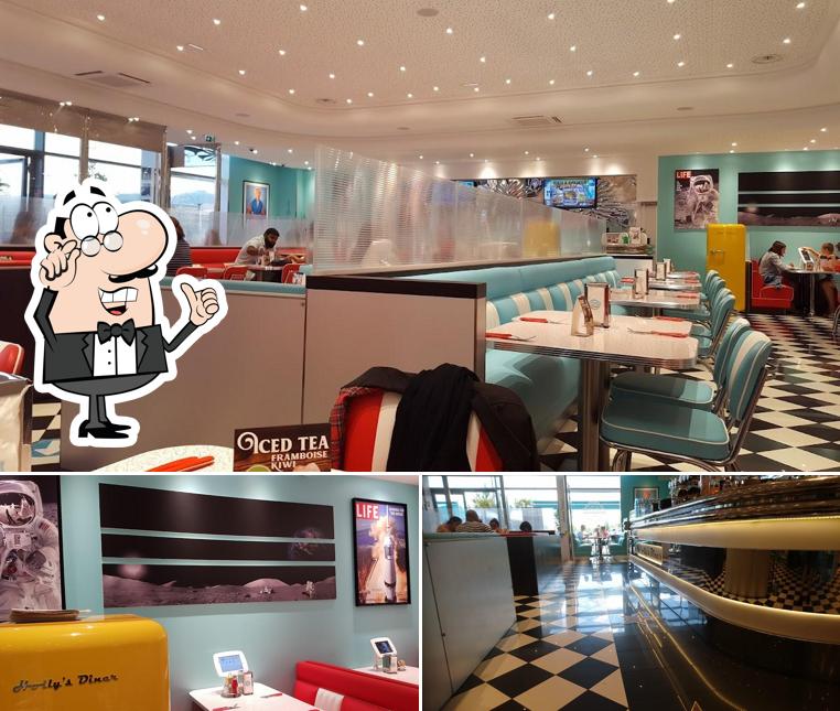 L'intérieur de Holly's Diner