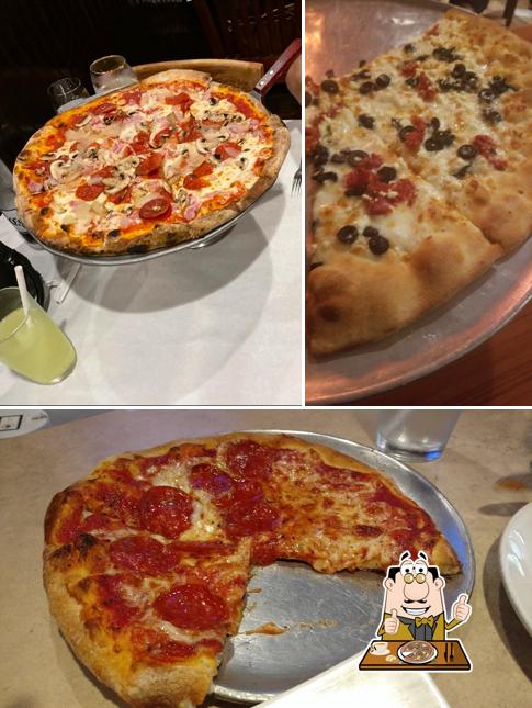 Elige una pizza en Di Napoli Italian Restaurant