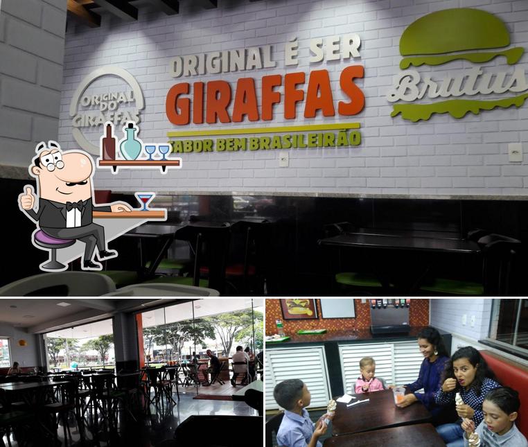 O interior do Giraffas