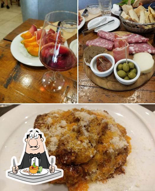 La immagine di cibo e vino da La Capanna