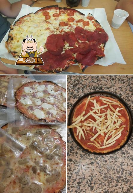Order pizza at Spazio Pizza Di Boschi M