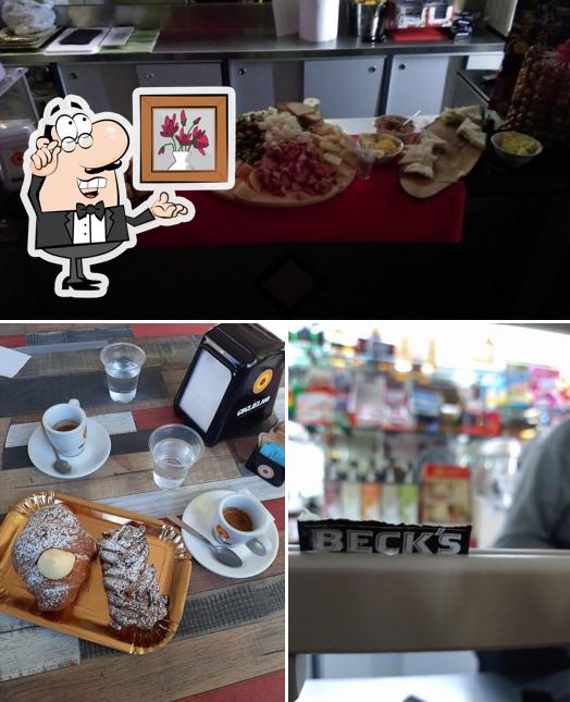 Dai un’occhiata alla foto che mostra la interni e cibo di Bar Coffe Time