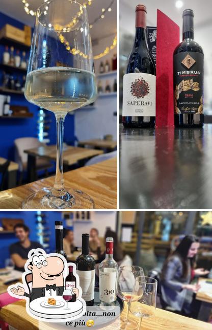 È gradevole godersi un bicchiere di vino a Enoteca Authentic