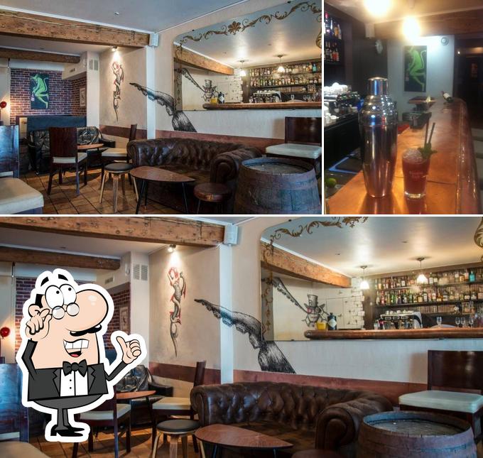 La photo de la intérieur et comptoir de bar de L'envers des Pentes’s