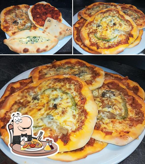 Prenez des pizzas à Ornina Imbiss أورنينا