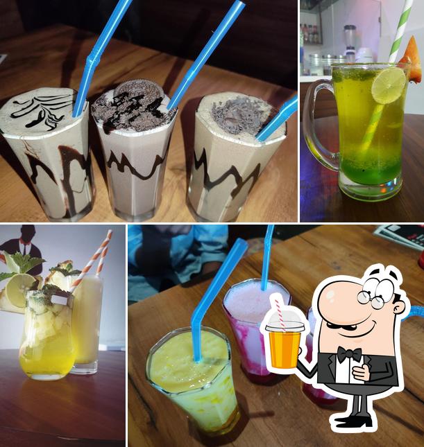 Enjoy a drink at cafe mocktail कॅफे मॉकटेल