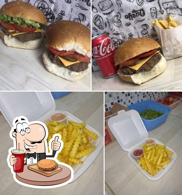 Delicie-se com um hambúrguer no Planet Burguer - Hamburguer Artesanal