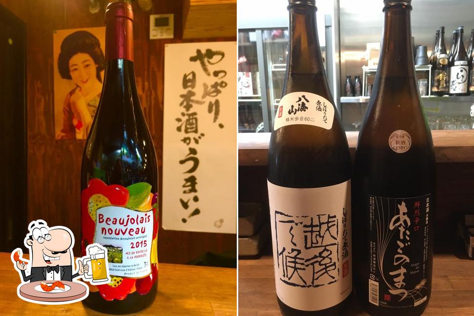 桃谷温酒場 serves a number of beers