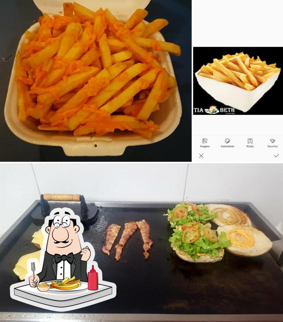 Experimente batatas fritas no Tia "BETH" lanches