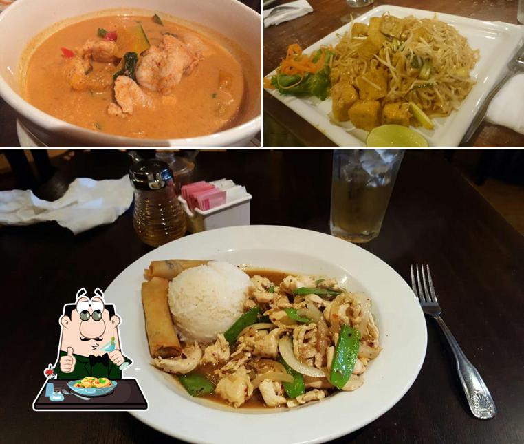 Еда в "Thai Dee Restaurant"