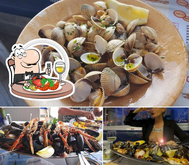Get various seafood dishes served at La mejillonera
