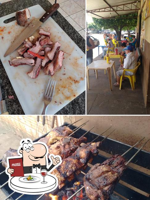 Esta é a imagem apresentando comida e interior no Bar São José