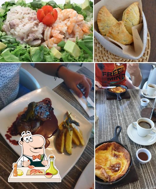 Попробуйте блюда с морепродуктами в "Coco Marina Café"