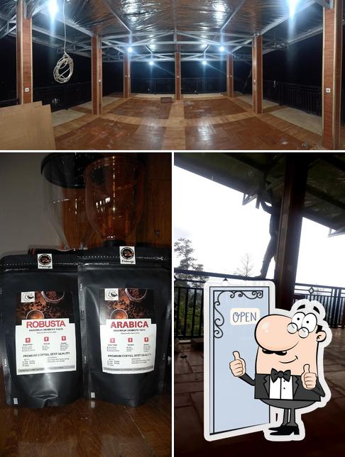 Vea esta foto de Pakuwaja Coffee & Roastery