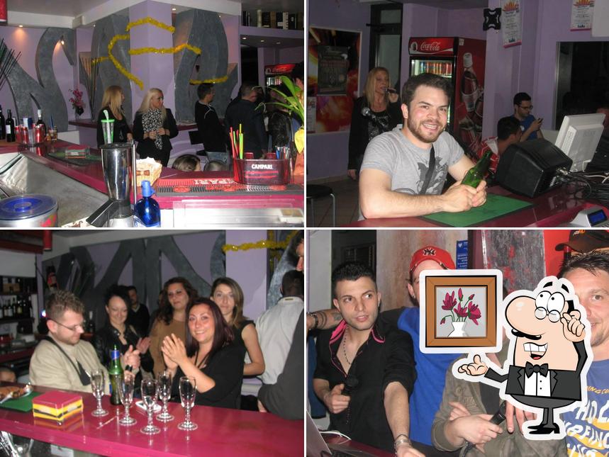 La foto della interni e bancone da bar di Flamingo Music & Drink