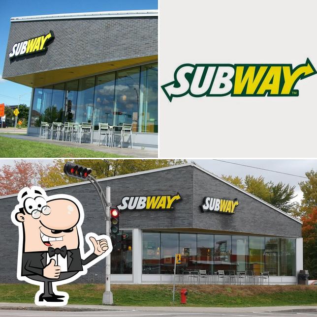 Regarder cette image de Subway