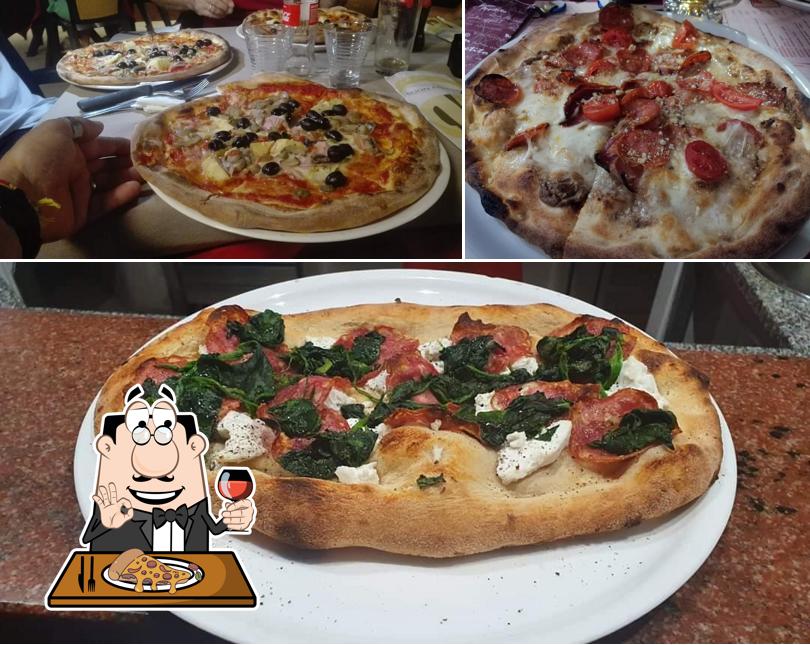 A Pizzeria Il Portico "da Giuseppe", puoi provare una bella pizza