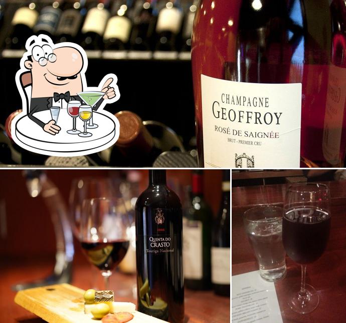 Domaćin Restaurant & Wine Bar serves alcohol
