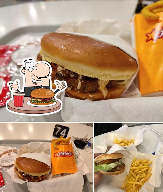 Prueba una hamburguesa en Hardee's