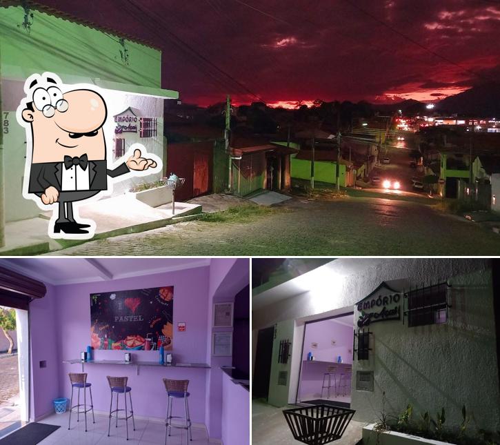 A foto da interior e exterior no Empório Açaí e Pastel