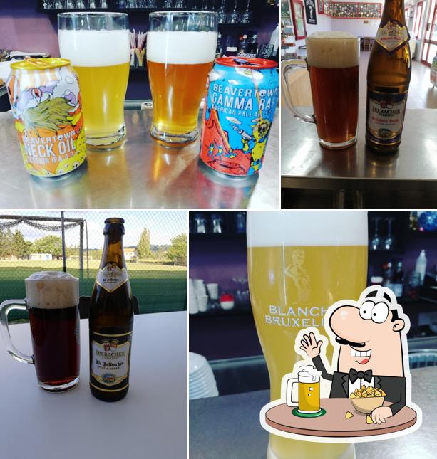 Puoi prenderti un rinfrescante bicchiere di birra chiara o scura