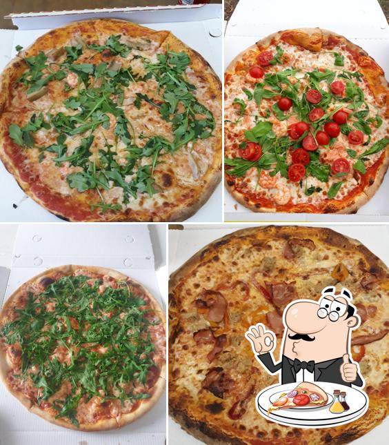 A Pizzeria D'Asporto Due Dadi 2, puoi goderti una bella pizza