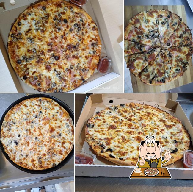 Order pizza at La Carretera