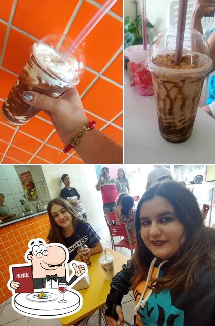 Entre diferentes coisas, comida e interior podem ser encontrados no Milk Shake João Franco