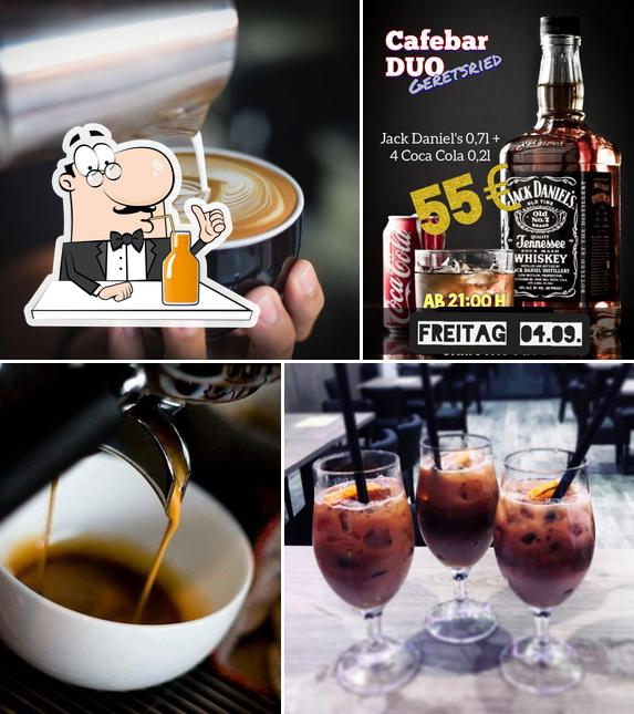 Disfrutra de una bebida en Café Duo