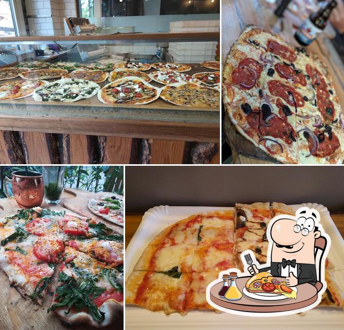 At Schamotte/NachBar, you can enjoy pizza