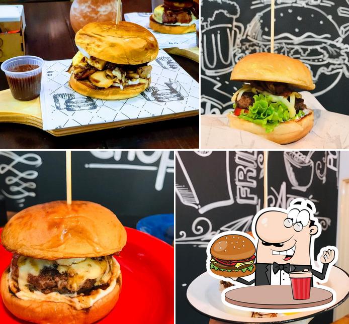 Order a burger at Santa Gula Pizzaria e Hamburgueria Gourmet