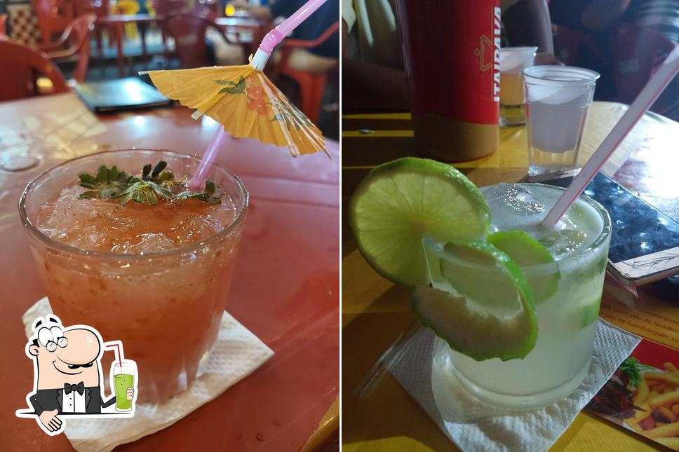 Desfrute de um drinque no Bar Temático Tô no Trabalho