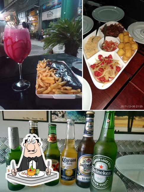 A comida e cerveja do restaurante