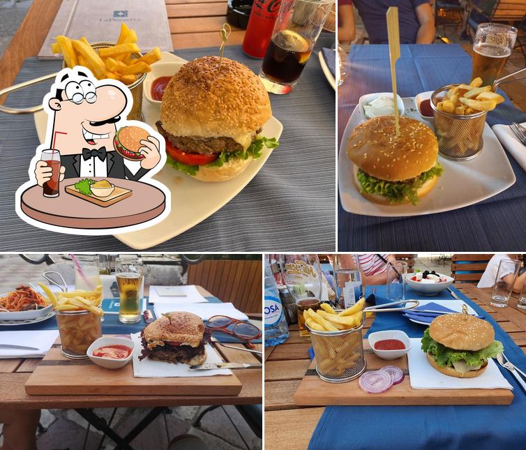 Essayez un hamburger à La Piazzetta Kotor