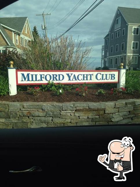 milford yacht club restaurant hours