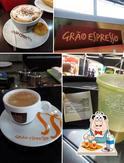 Desfrute de um drinque no Grão Espresso