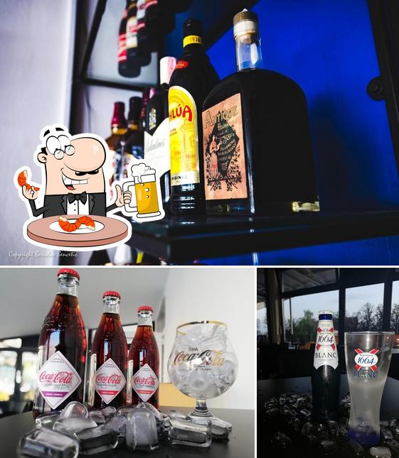 Puoi ordinare un rinfrescante bicchiere di birra chiara o scura