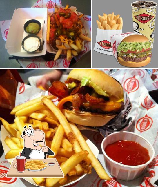 A Fatburger Victoria vous pouvez prendre des frites, des pommes frites