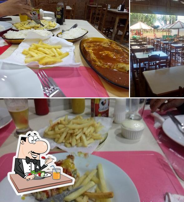 O Chopão se destaca pelo comida e mesa de jantar