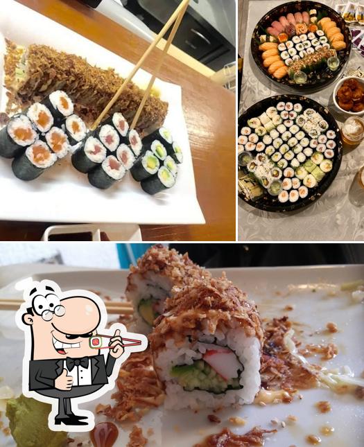 Les sushi sont servis à Sushi MEY