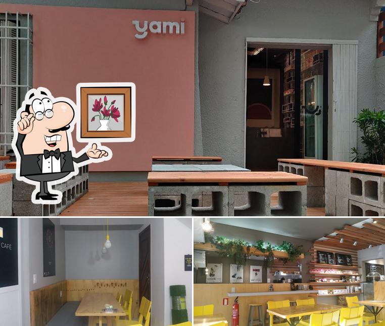 O interior do Yami Café
