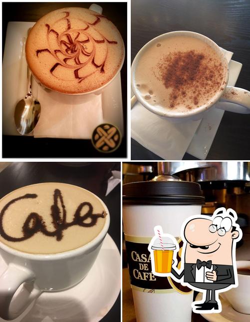 Disfrutra de una bebida en CAFE FACTORY CREPE