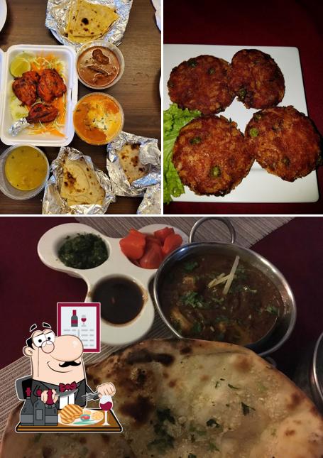 Prueba un plato con carne en Curry Night 正宗印度餐廳