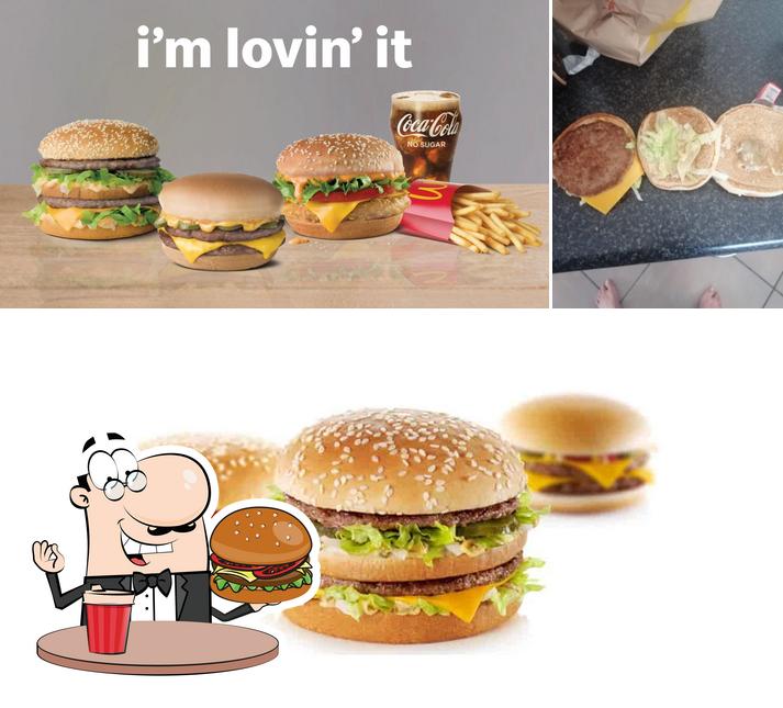 Pide una hamburguesa en McDonald's Hermanus Drive-Thru