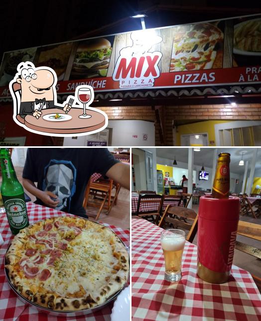 A imagem da comida e cerveja no MIX PIZZA PIZZARIA E LANCHONETE